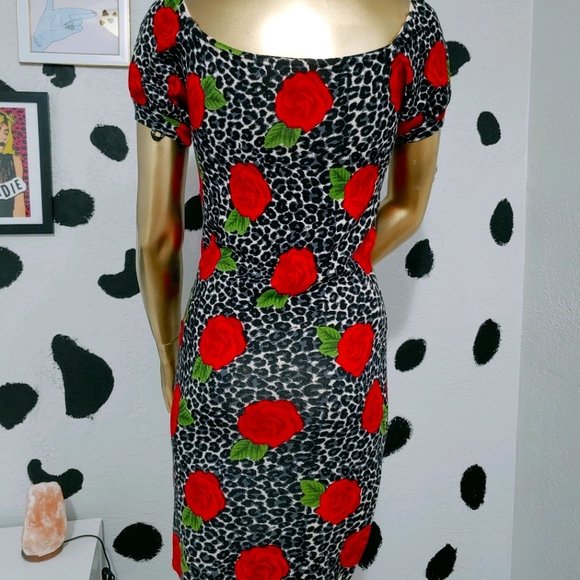 Red Roses Bodycon Dress - Picture 3 of 4